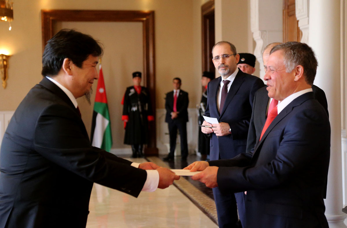 New ambassadors present credentials