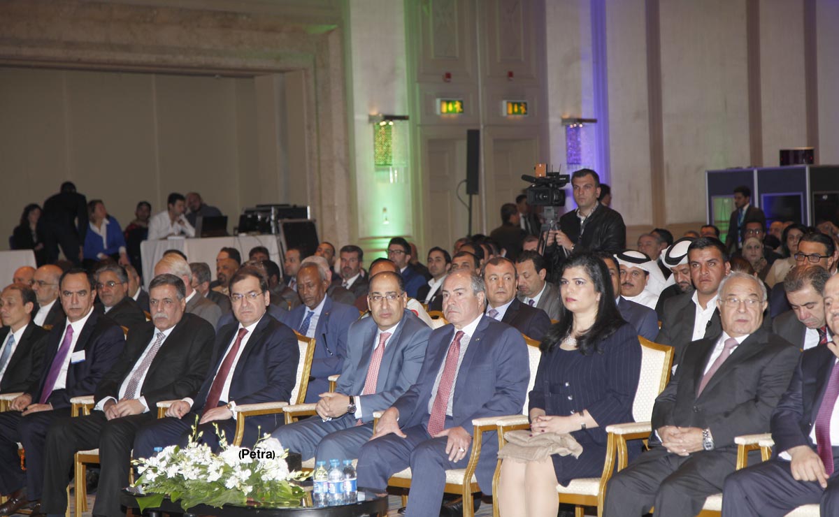 Gov't signs 7 energy deals