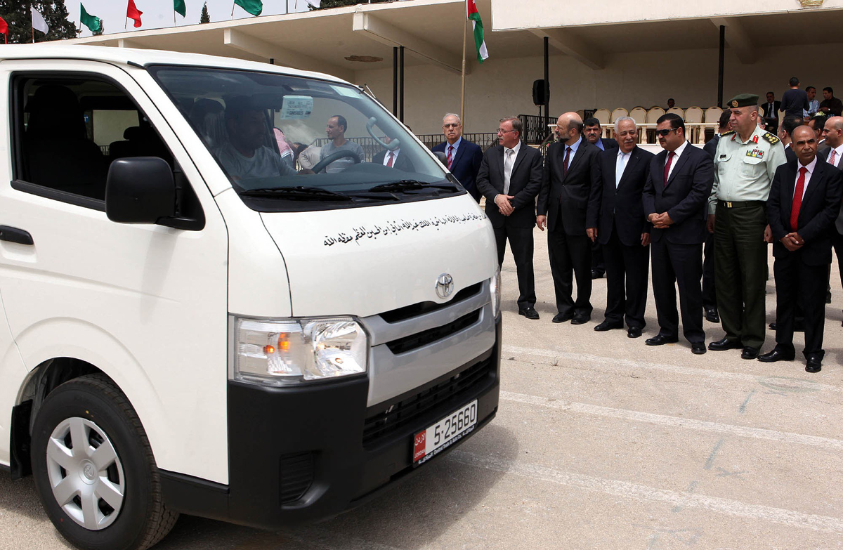 Royal Court delivers buses to education ministry, charity and sports clubs