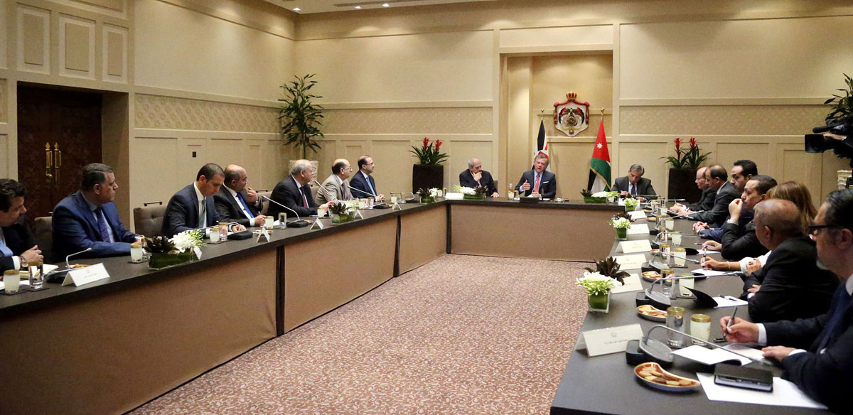 King meets former information ministers, media figures