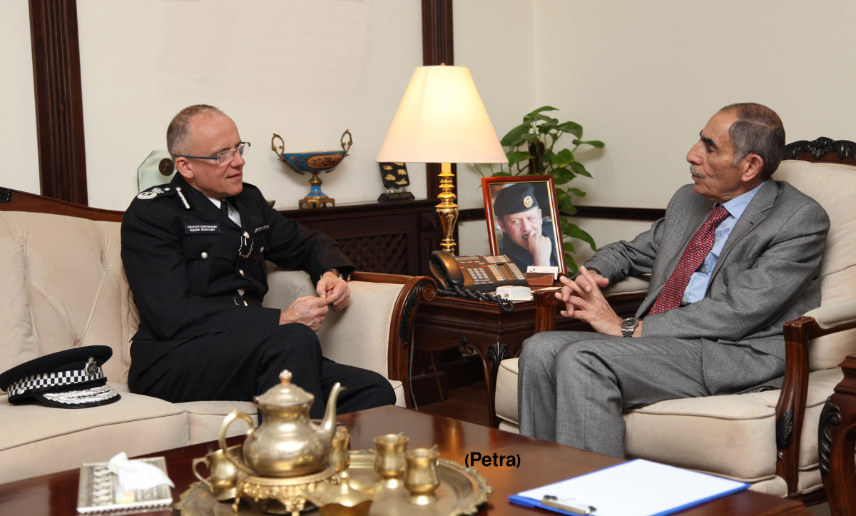 Interior minister discusses with British official security cooperation
