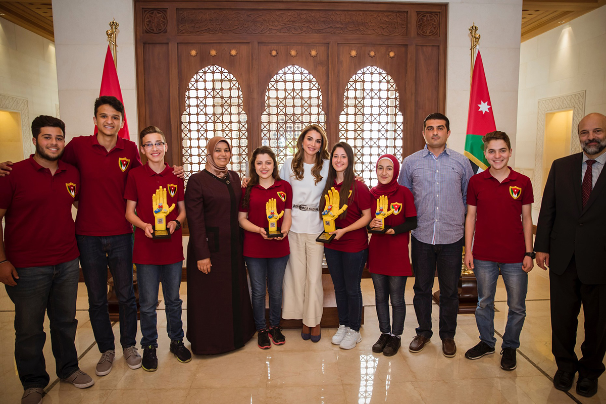 Queen Rania meets with Robo Stars team
