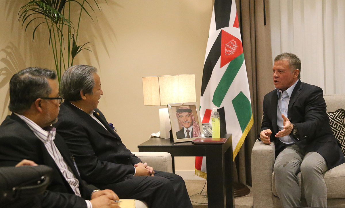 King meets with Malaysian Foreign Minister