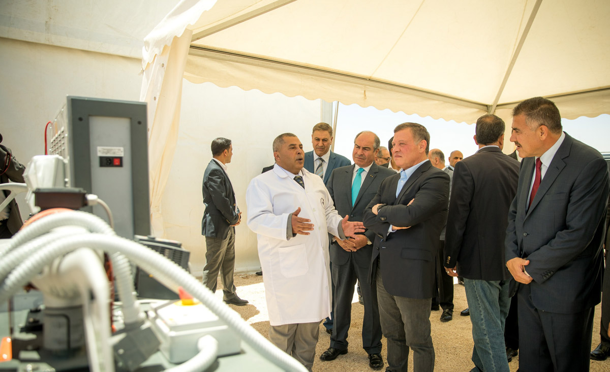 King inaugurates solar energy projects