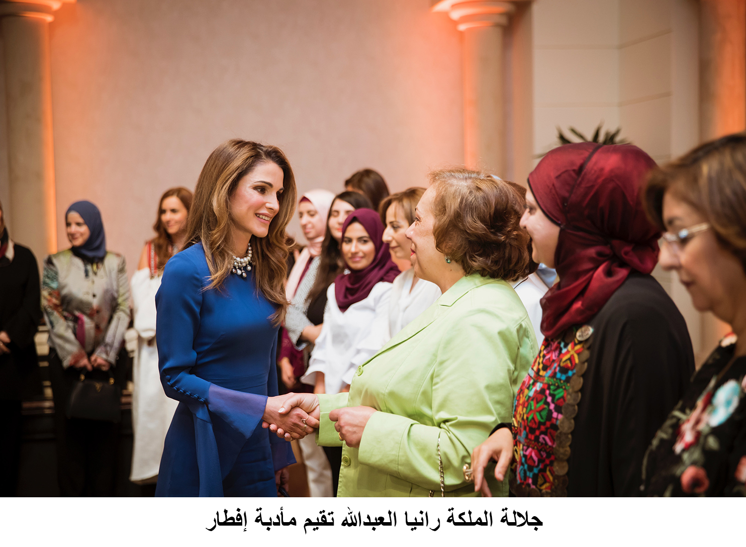 Queen Rania hosts iftar banquet