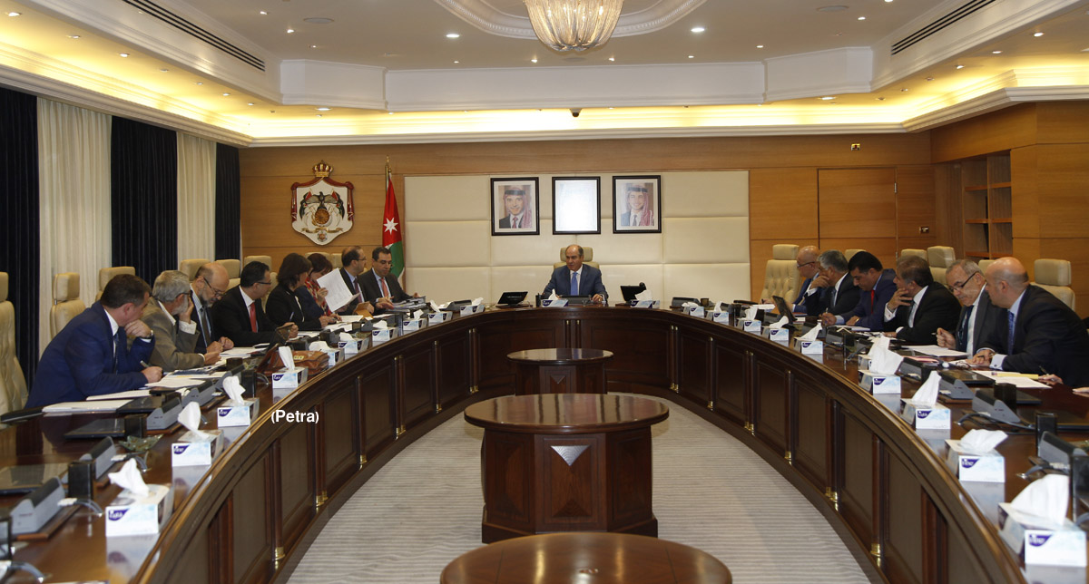 PM chairs meeting for government economic team