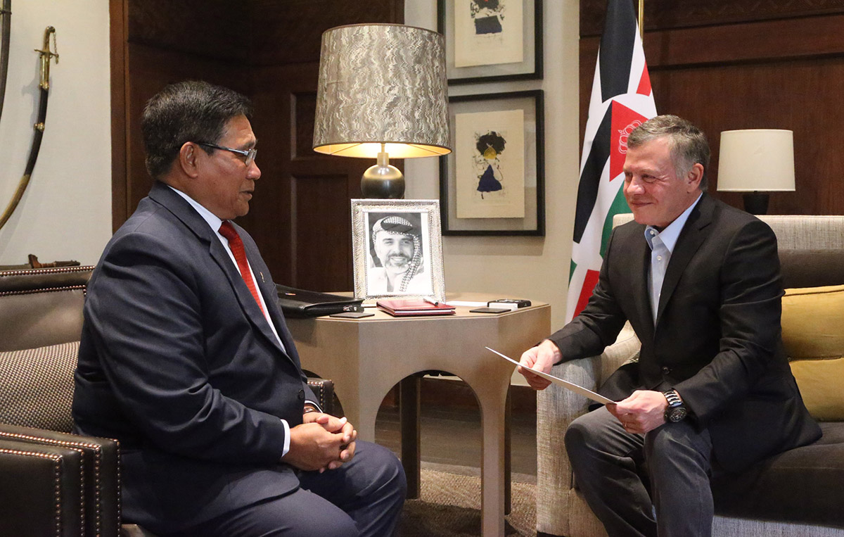 King meets the Philippines’ national security adviser