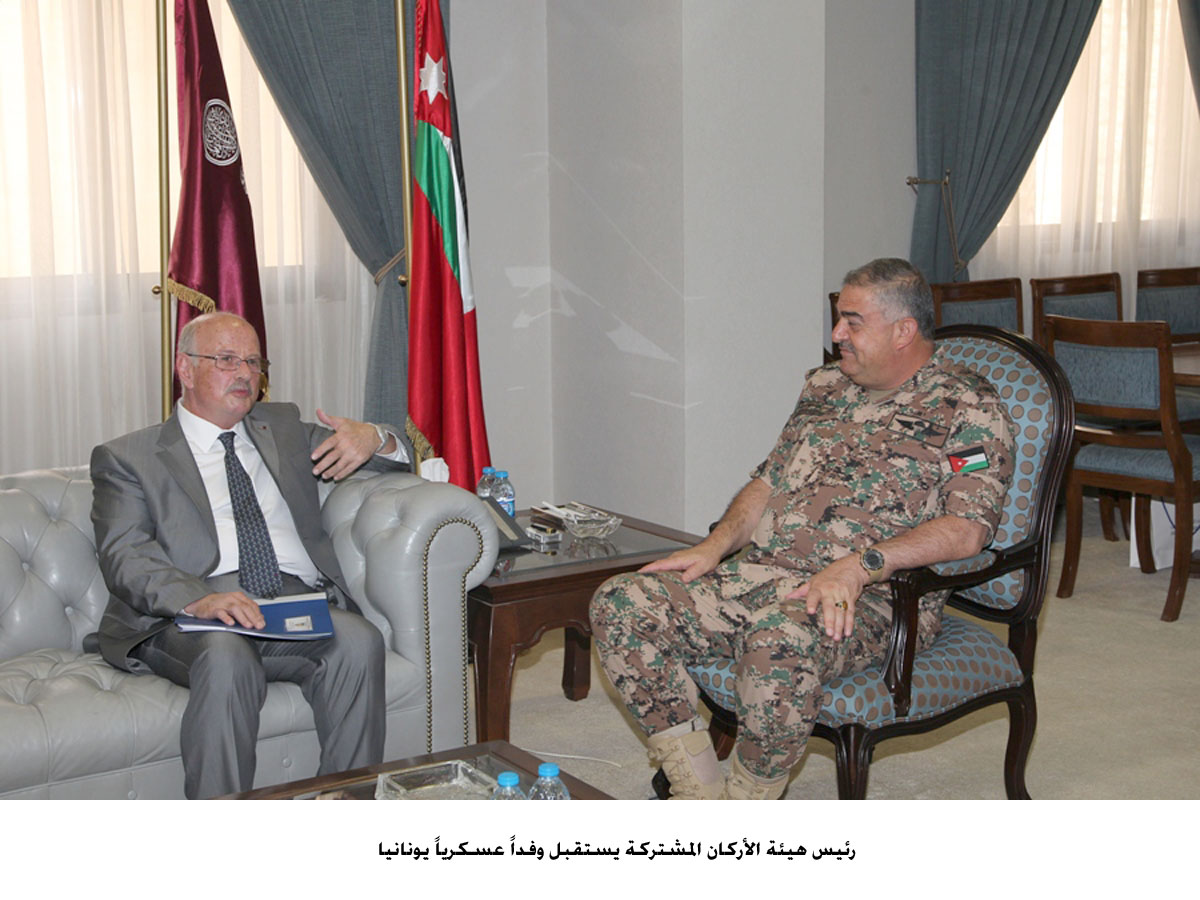 Army chief, Greek military team discuss cooperation