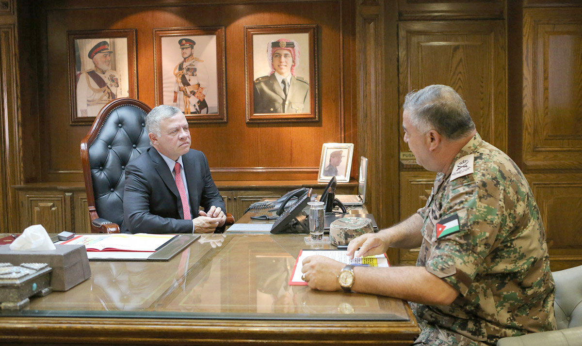 Supreme commander, army chief discuss military issues