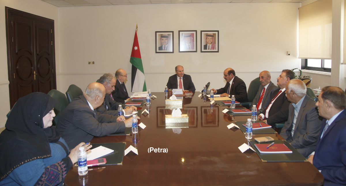 PM: Writers association has key role to fend off "dark" ideology