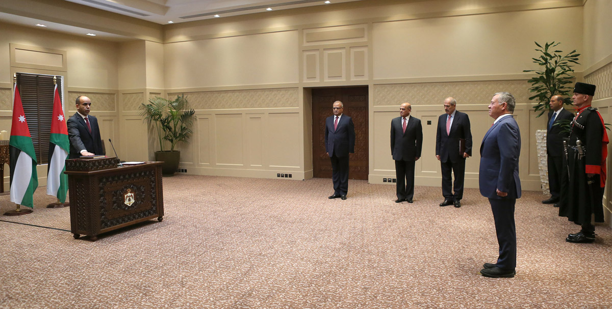 Two anti-graft commission members sworn in