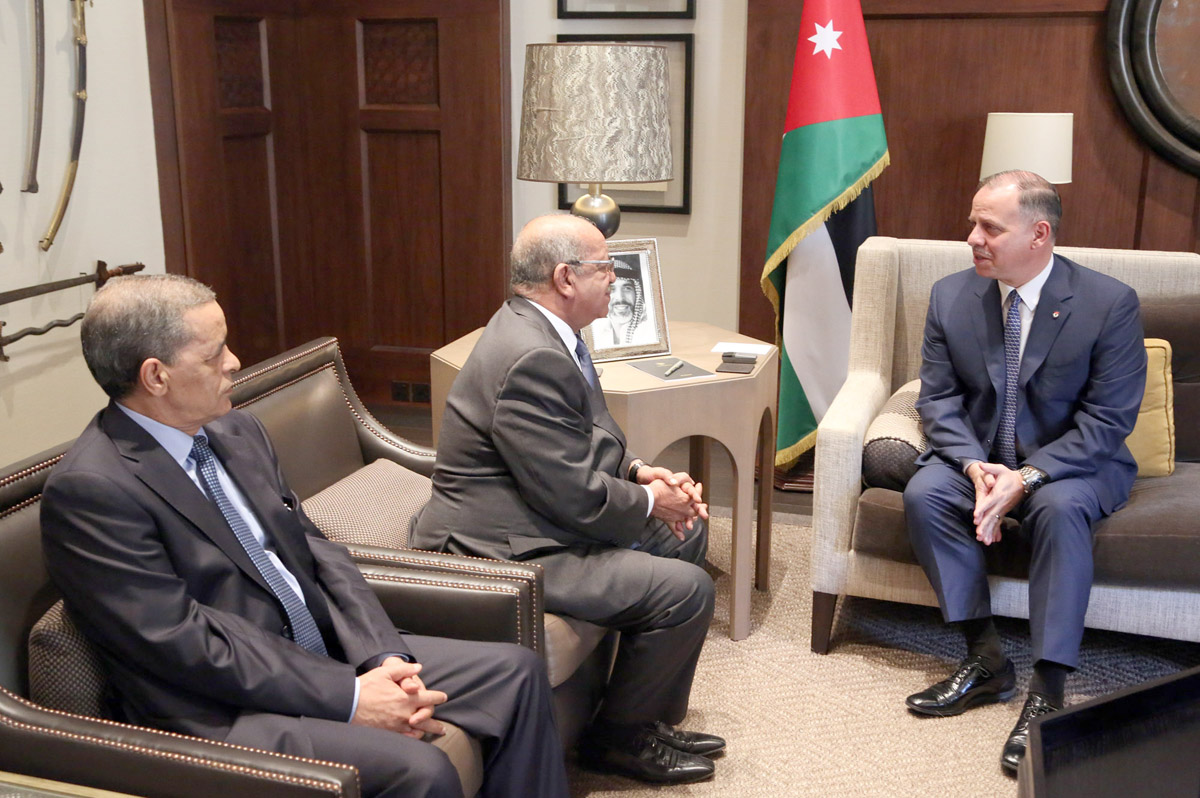 Regent discusses ties, region with Algerian minister