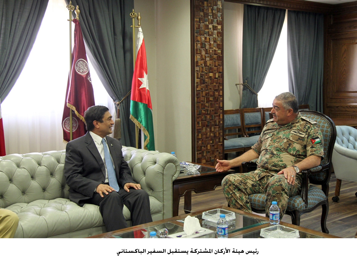 Army chief receives Pakistani envoy