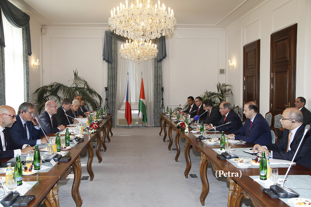 PM holds talks in Czech Republic