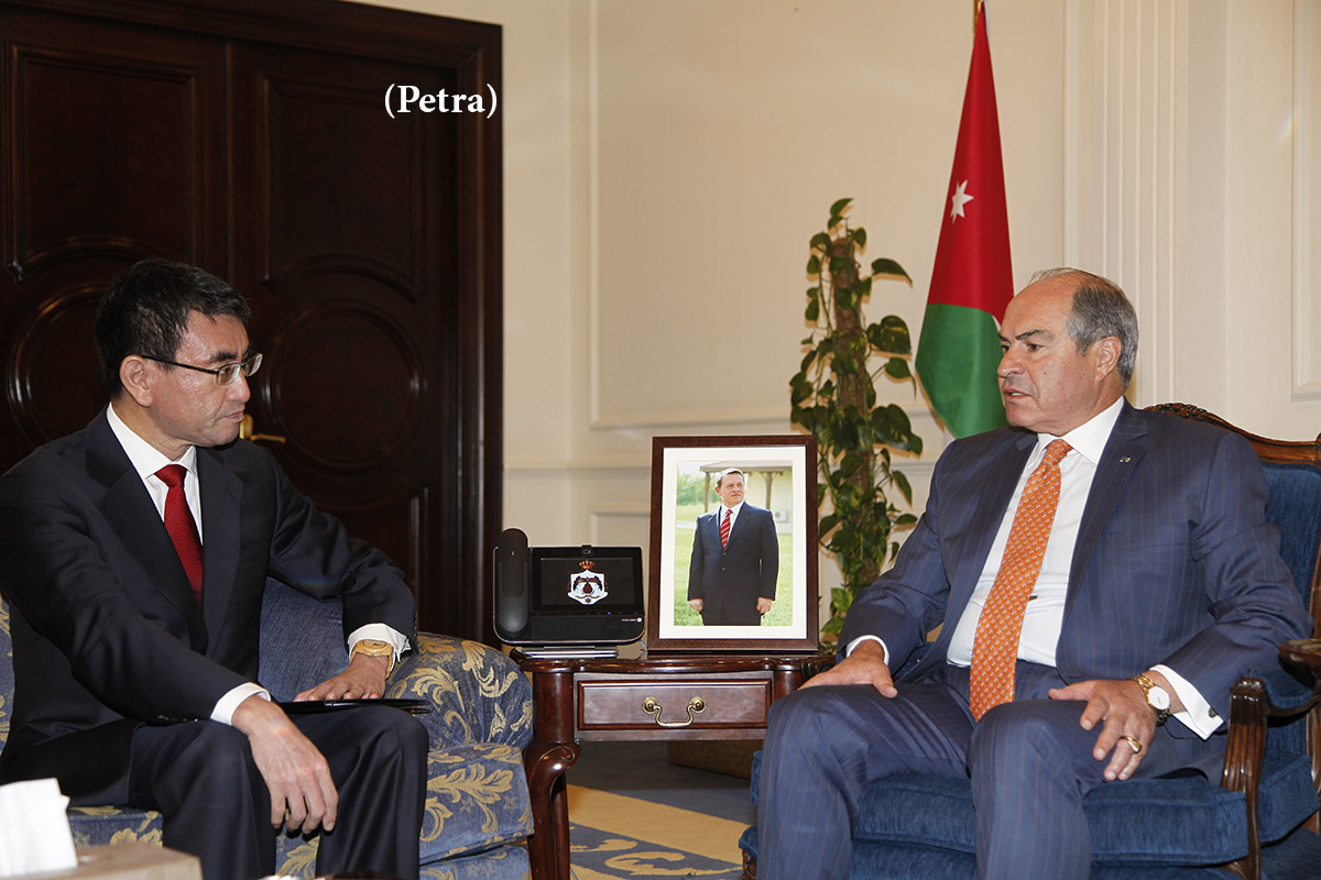 PM receives Japanese foreign minister