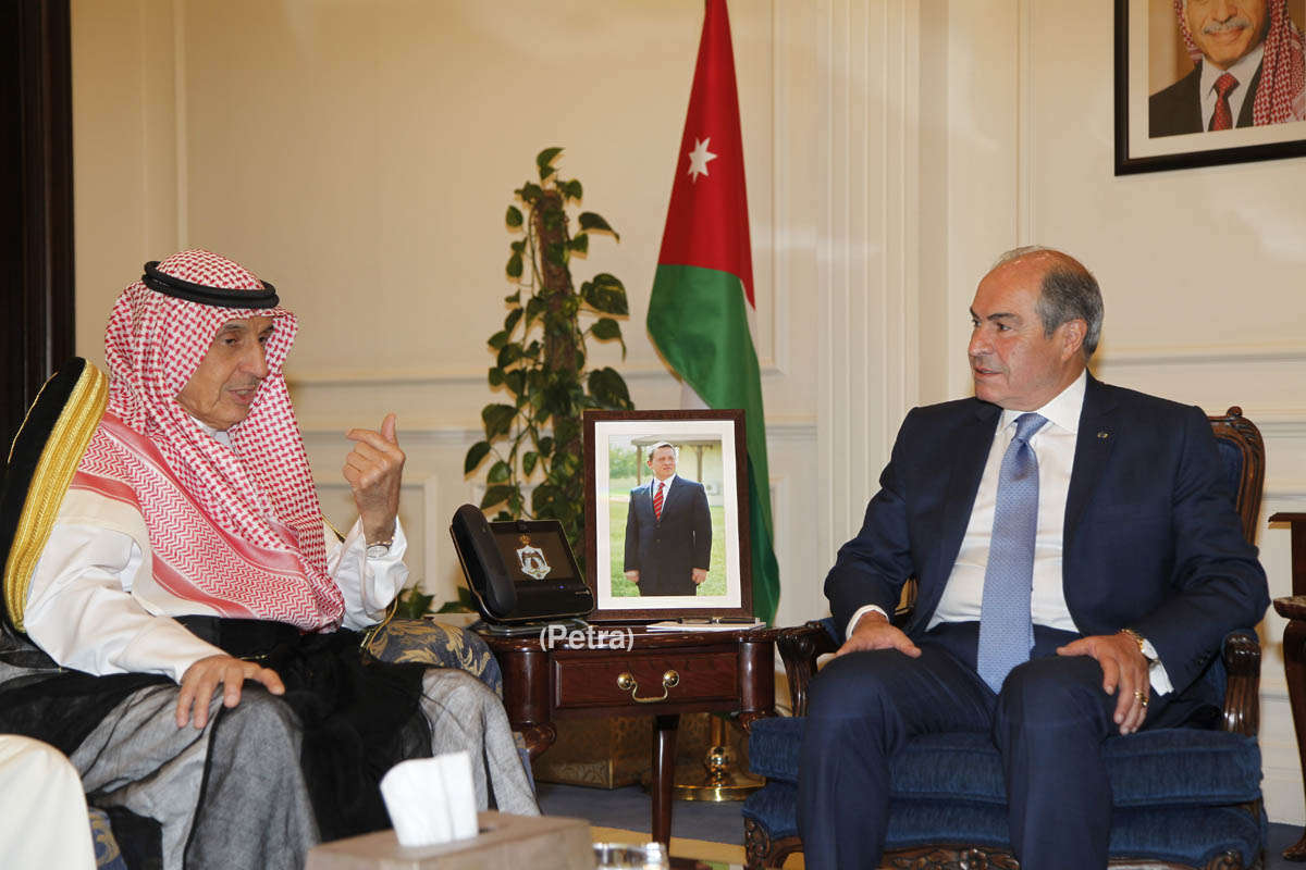 PM meets chairman of Kuwaiti National Industries Group