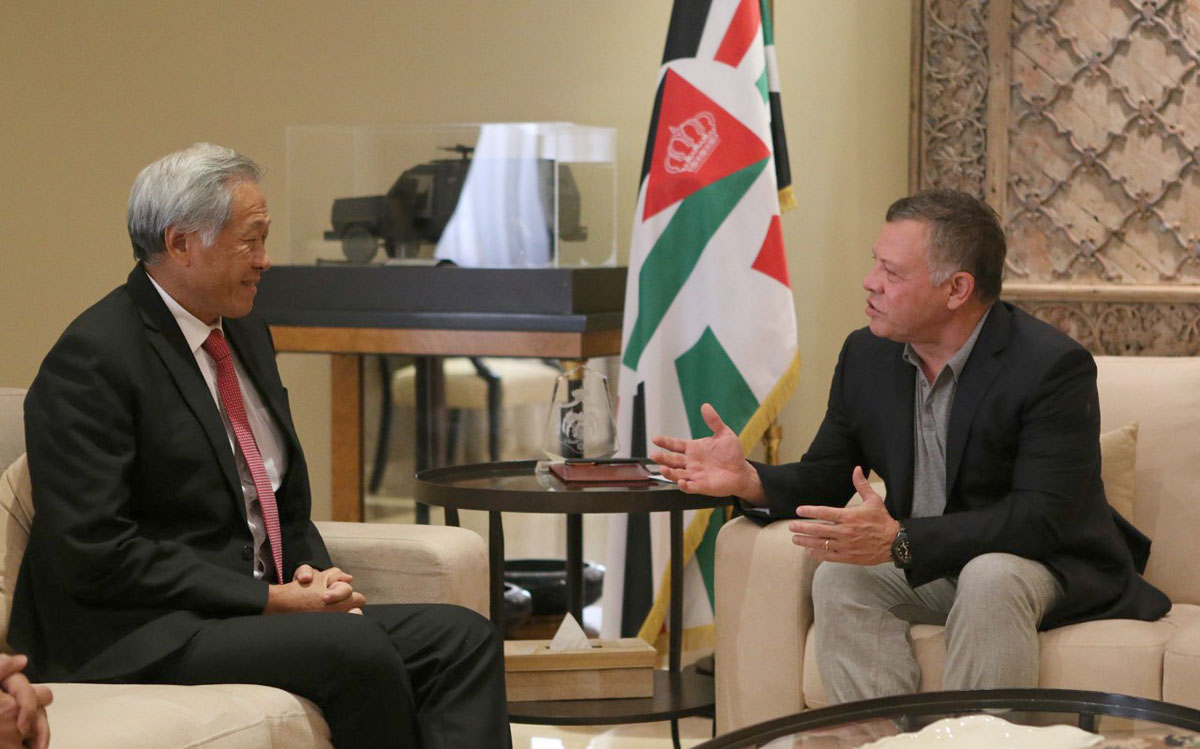 King receives defense minister of Singapore