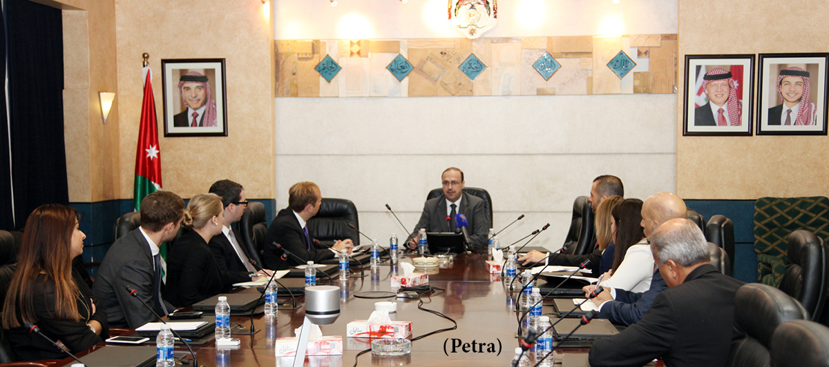 Momani receives US congressional aides delegation