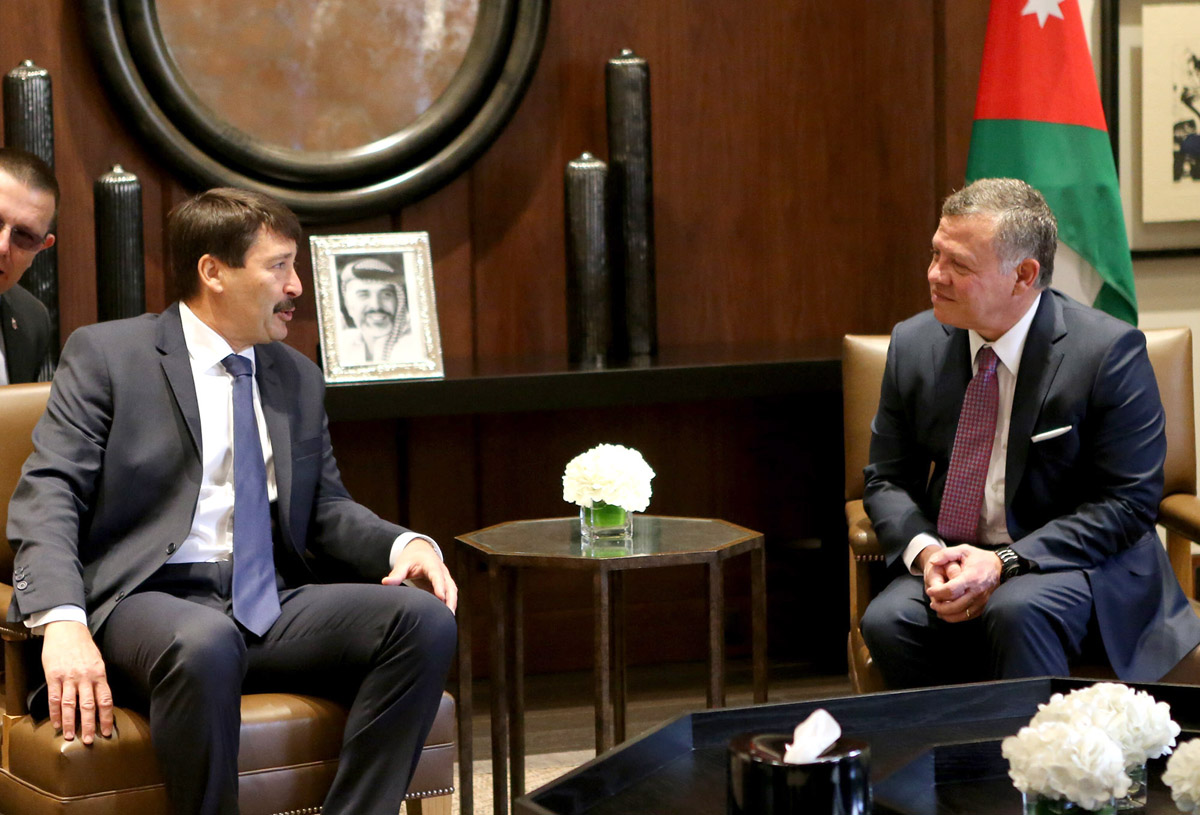 King, Hungarian president hold talks