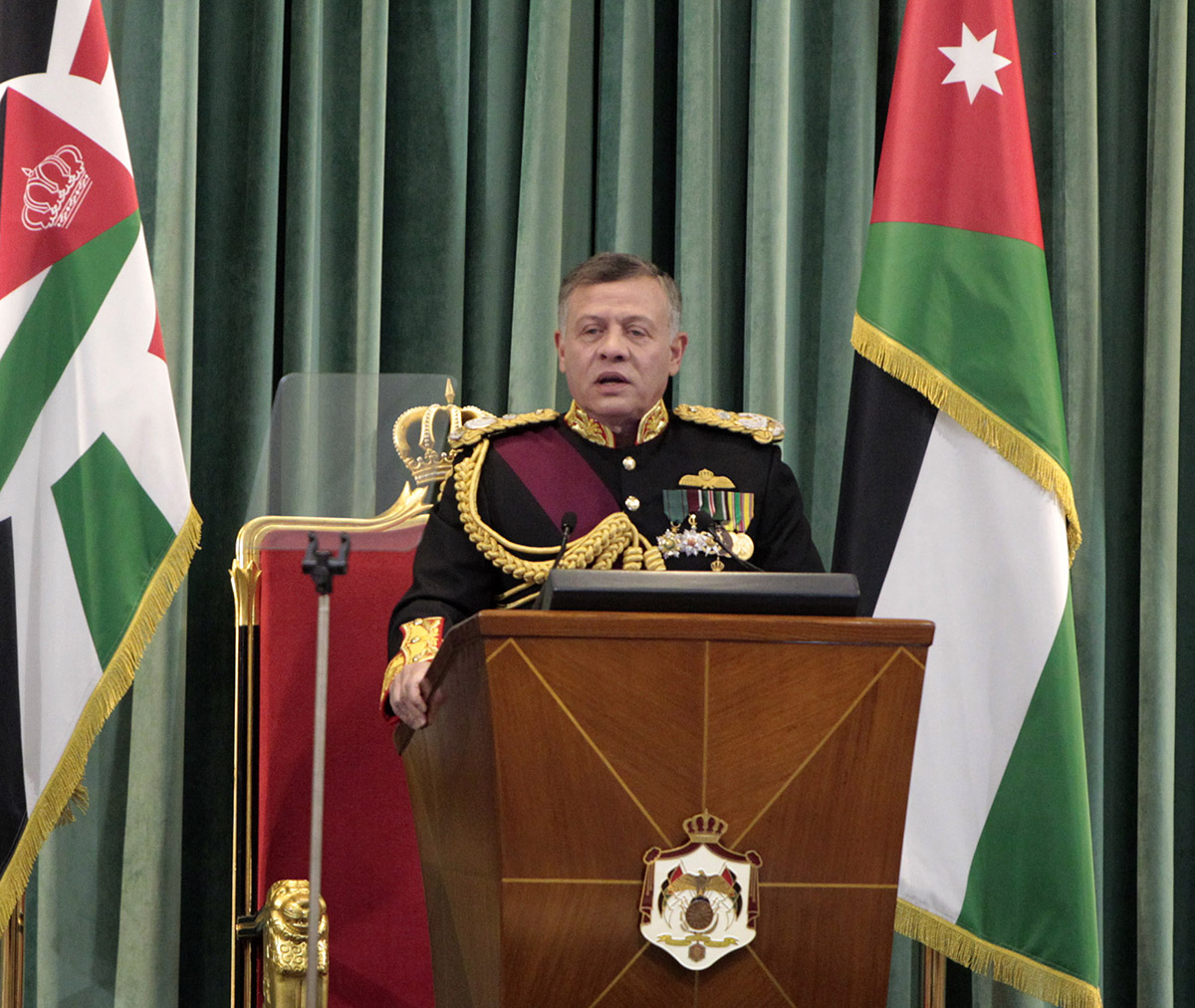 King inaugurates Parliament's second ordinary session