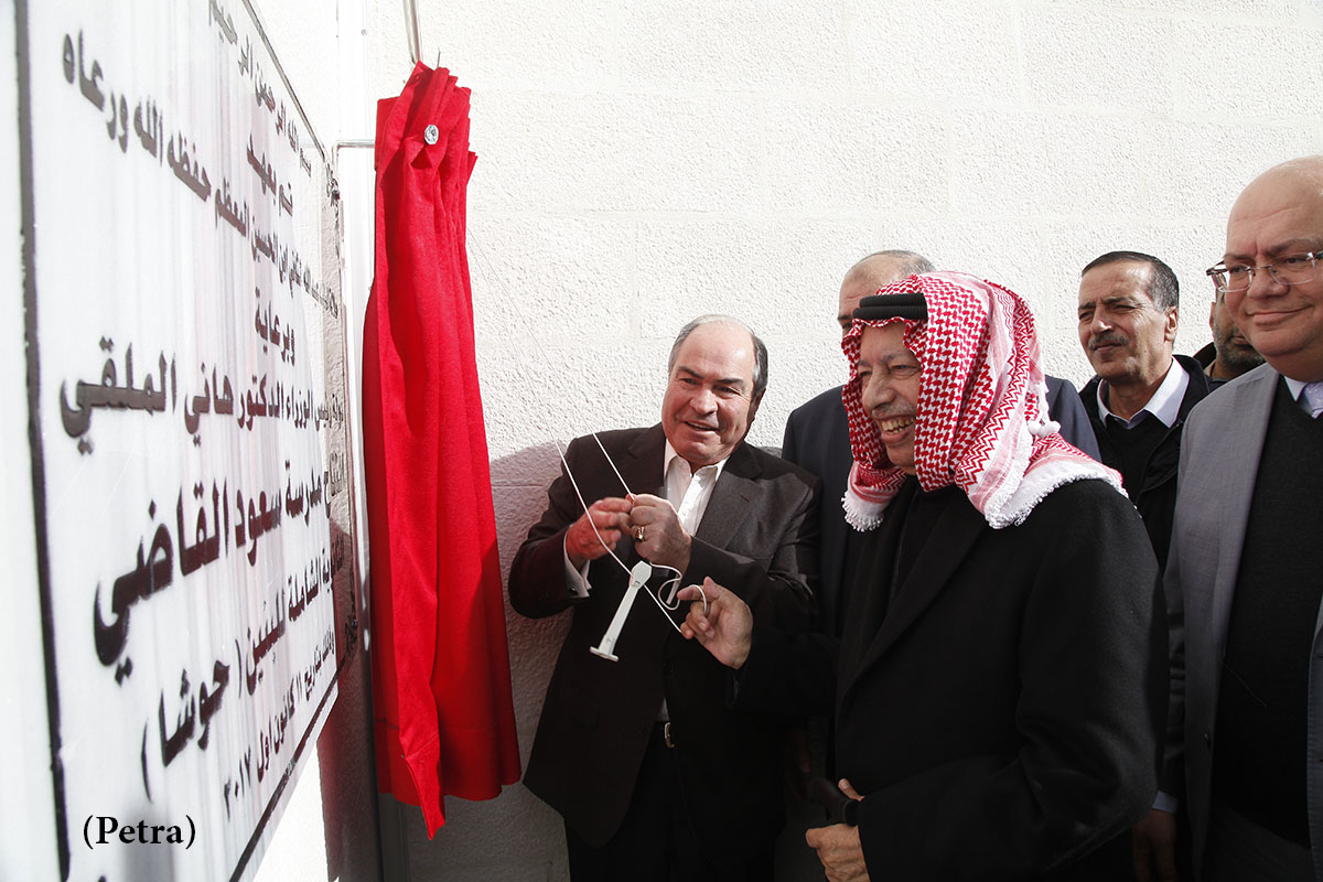 PM inaugurates textile projects in northern governorates