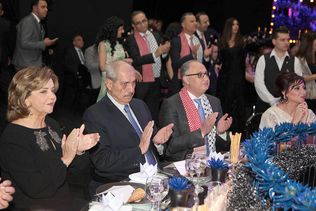 Deputizing for King, Tarawneh attends award distributing ceremony