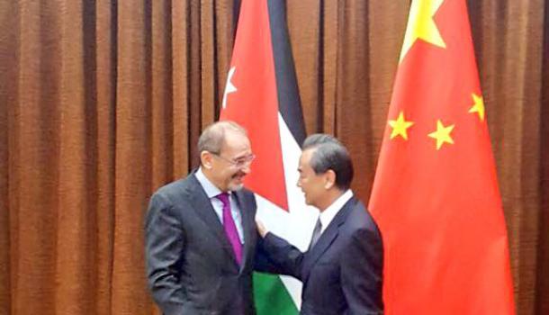 FM, Chinese counterpart discuss ties, Mideast issues