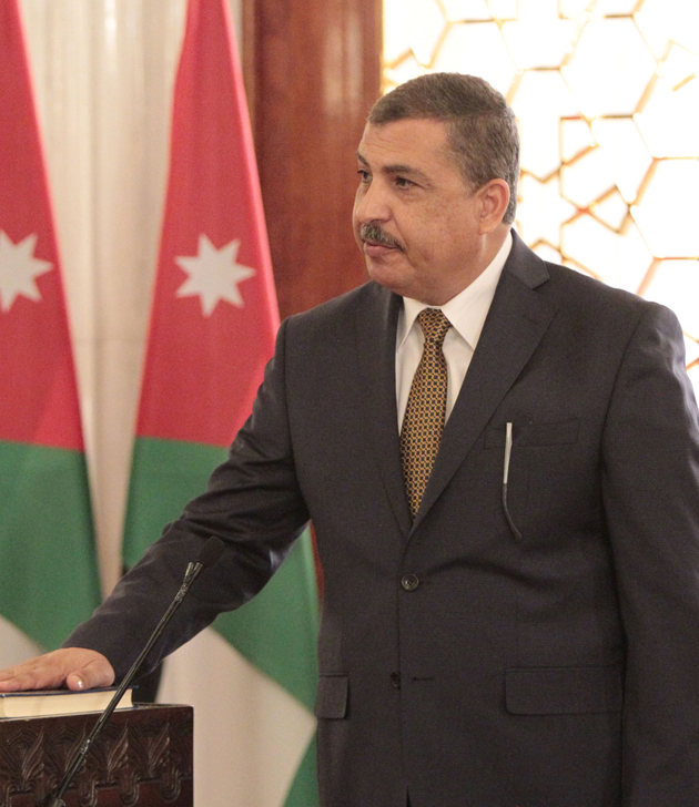 Labor minister calls for giving priority to national industrial products