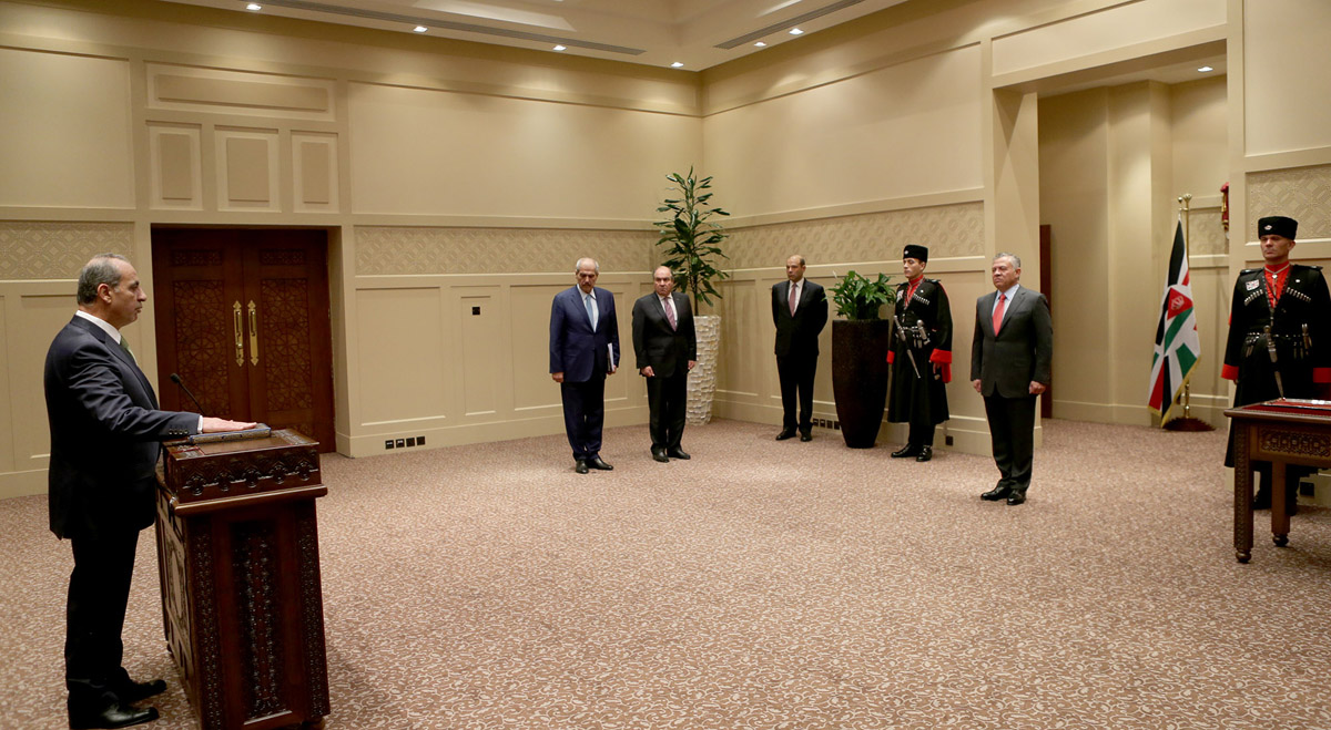 Al Masri takes oath before King as minister of municipal affairs, transport