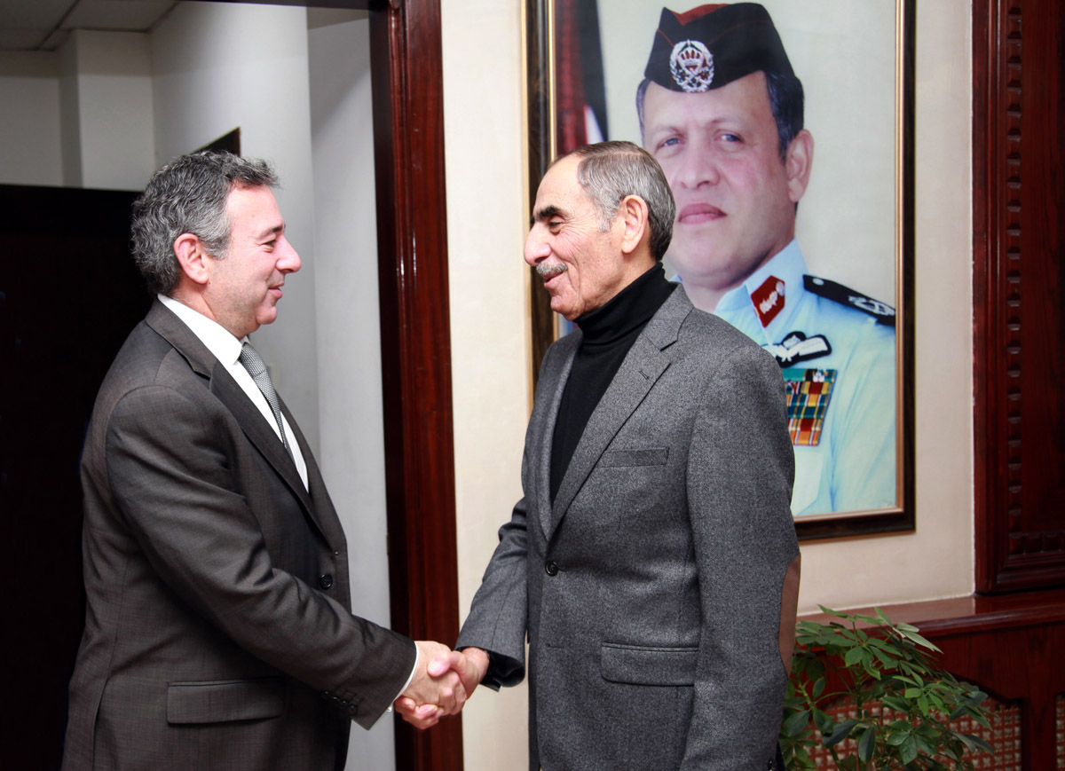 Interior minister, Egyptian envoy discuss rectifying workforce status