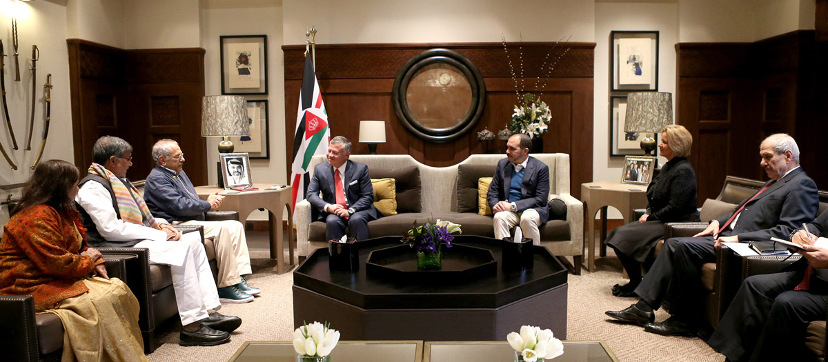 King receives Nobel Prize Laureates delegation