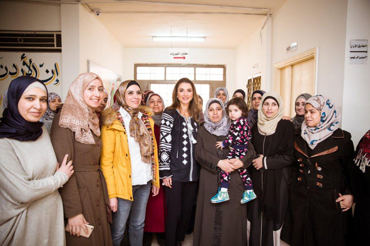 Queen Rania meets with QRTA teacher trainees at an Amman school