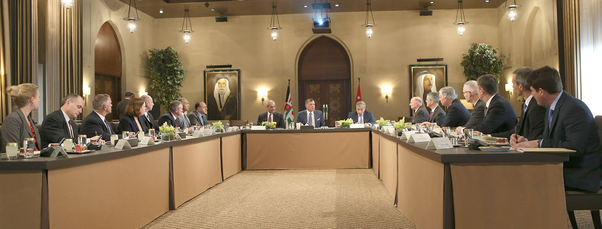 King receives delegation form US defense college