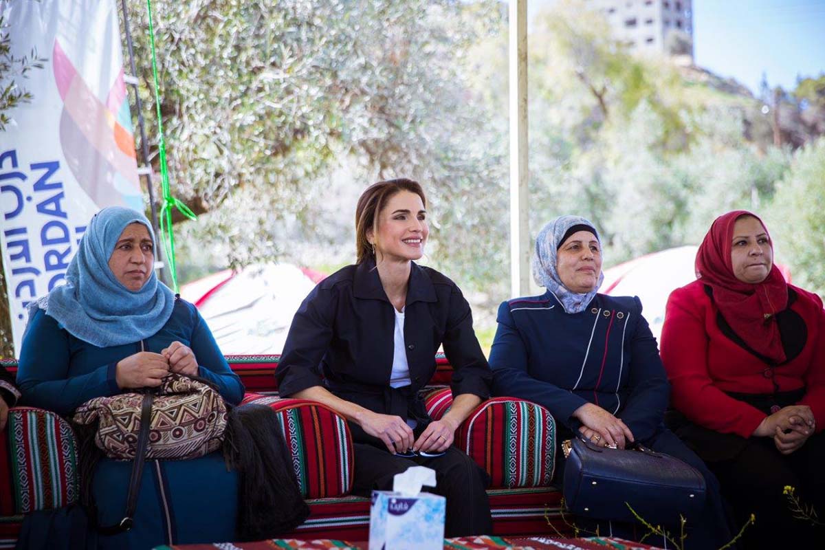 Queen Rania Joins Hikers in Rmeimeen Village for Jordan Trail's Annual Thru-Hike