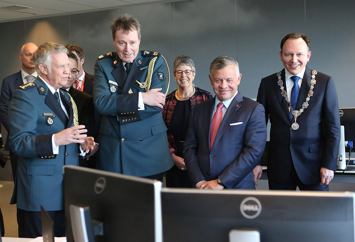 King visits Joint Inspection Center at Amsterdam's Schiphol Airport