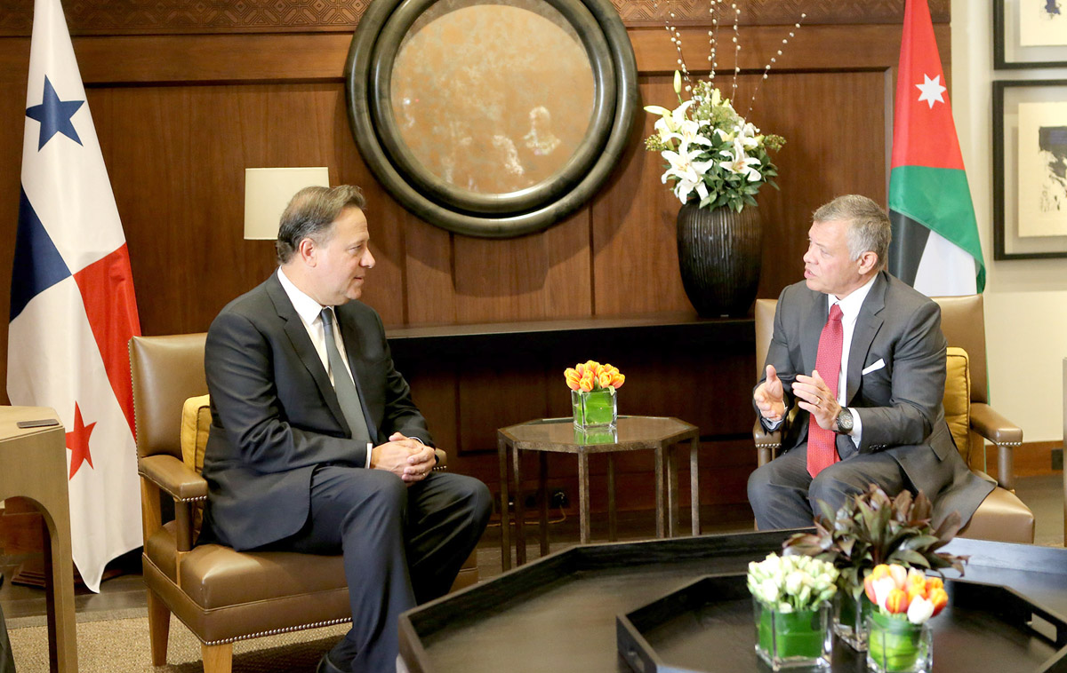 King holds talks with Panama president on ties, Mideast