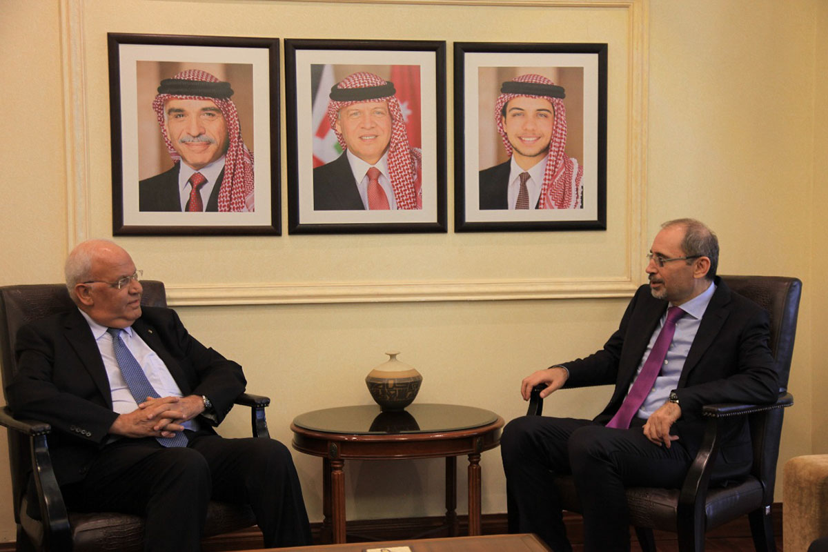 Safadi, Erekat discuss developments in Arab-Israeli conflict