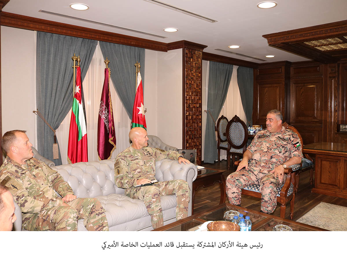 Army chief receives U.S special operations commander