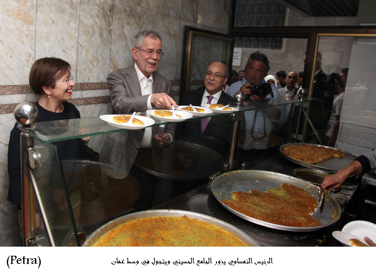 Austrian President visits Al-Husseini Mosque, tours downtown Amman