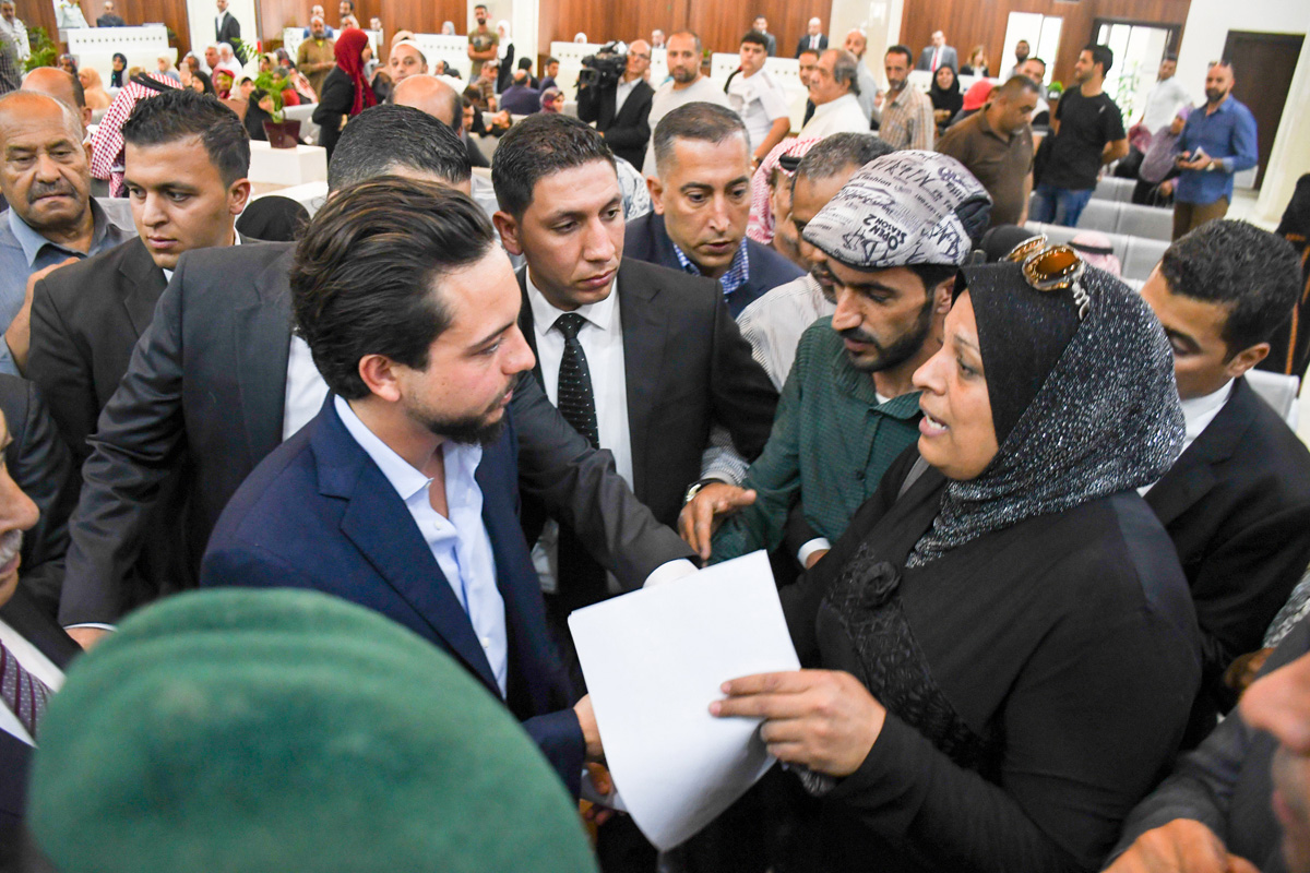 Crown Prince checks on services of the Royal Court's public service department