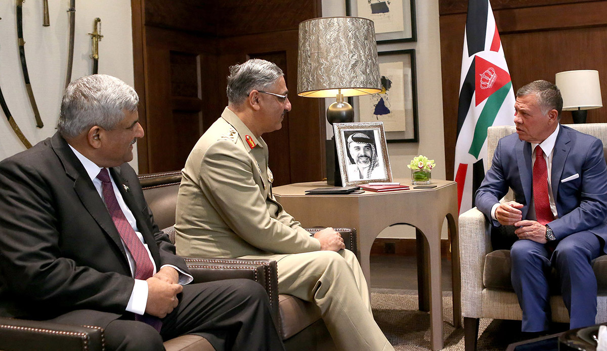 King receives Pakistani army chief