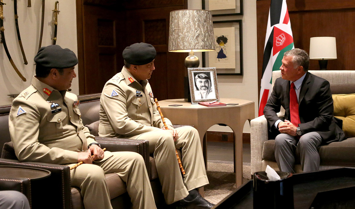 King, Pakistani military industrialization officials discuss cooperation