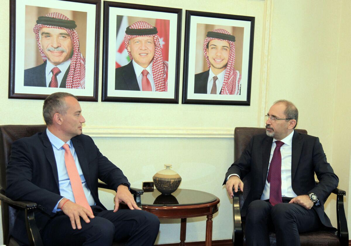 FM, UN envoy discuss Mideast peace