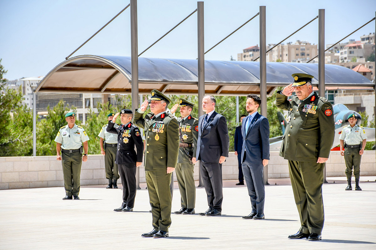 King attends ceremony held by Jordan Armed Forces