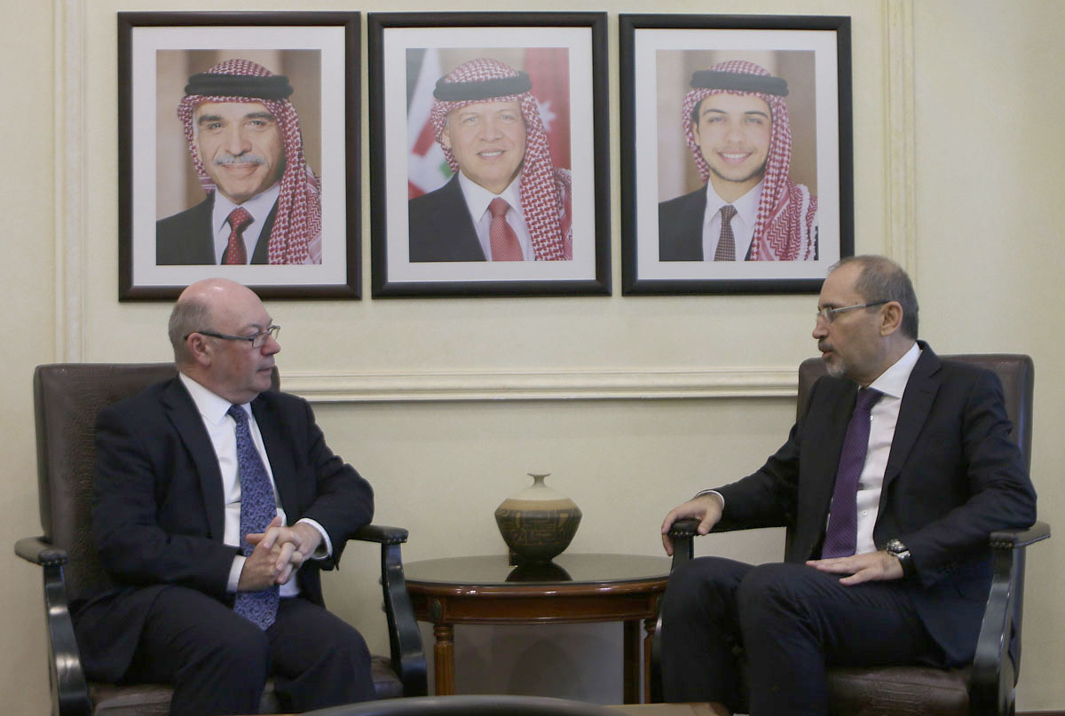 FM, British counterpart discuss ties, region