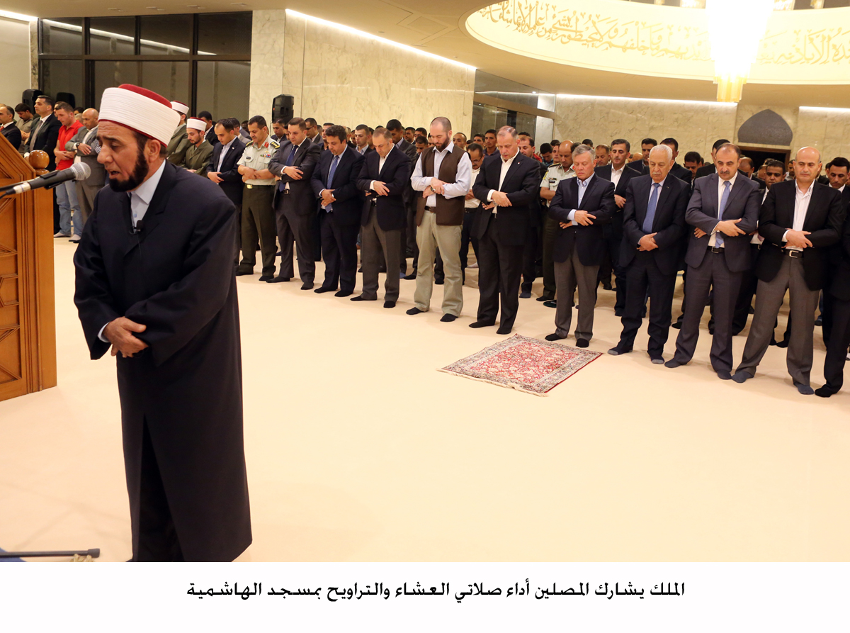 King performs Isha, Taraweeh prayers at Al Hashemiya Mosque in Amman