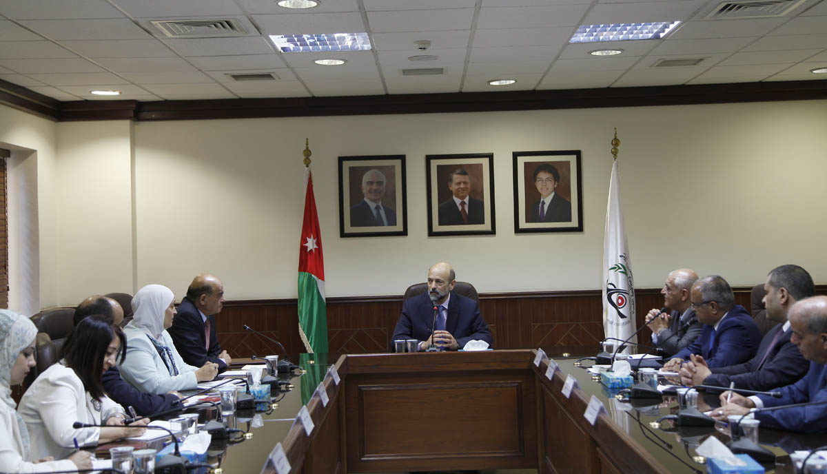 Al-Razzaz affirms government's commitment to boost role of monitoring bodies