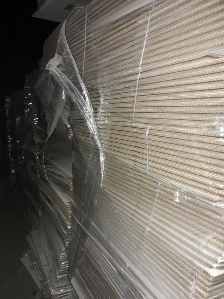 الجمارك تضبط مزرعة تبغ مساحتها أكثر من 200 دونم و 70 طنا من مستلزمات انتاج السجائر<br>