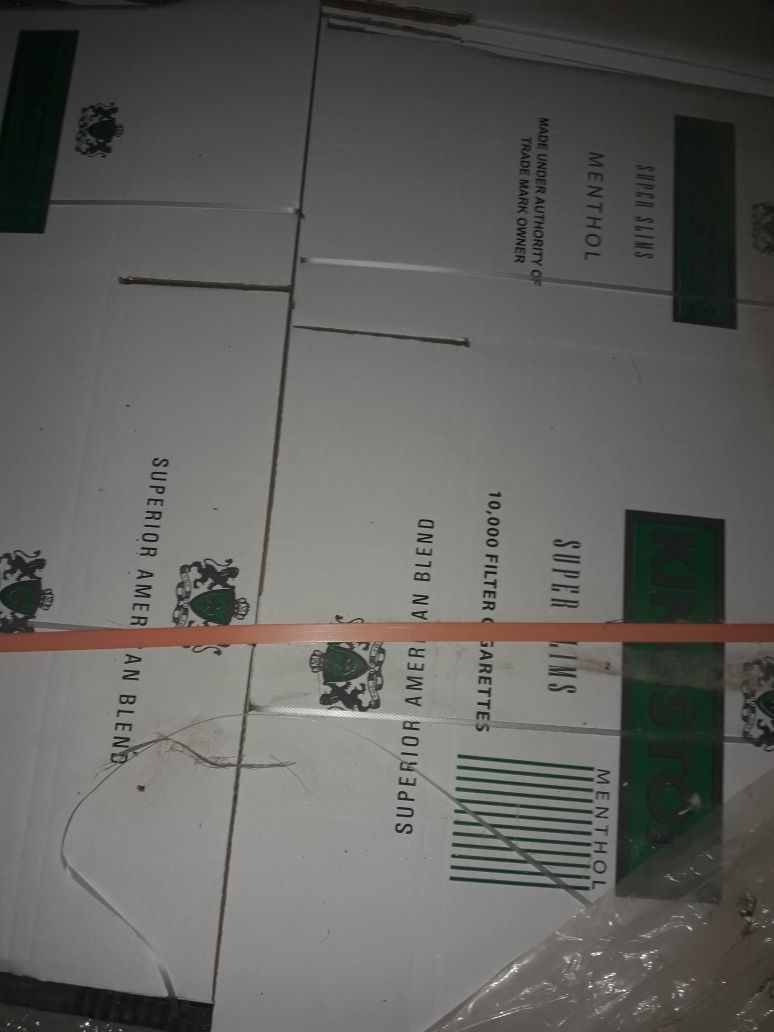 الجمارك تضبط مزرعة تبغ مساحتها أكثر من 200 دونم و 70 طنا من مستلزمات انتاج السجائر<br>