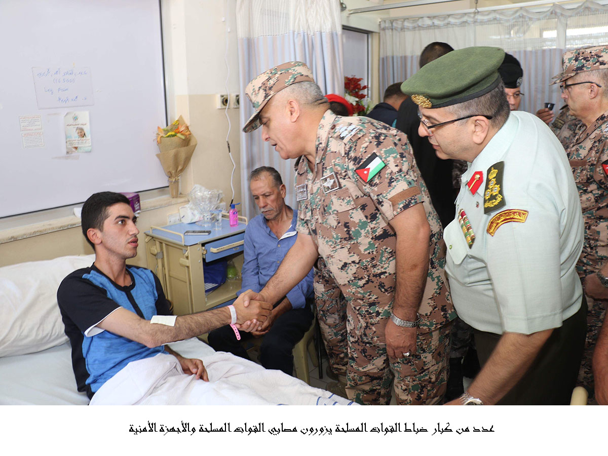 عدد من كبار ضباط القوات المسلحة يزورون مصابي القوات المسلحة والأجهزة الأمنية <br>